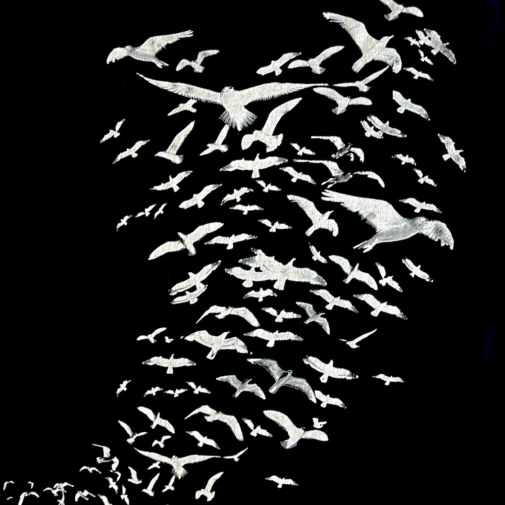 Unusual, black-and-white design. White seagulls flying on black background XL - Picture 2 of 6